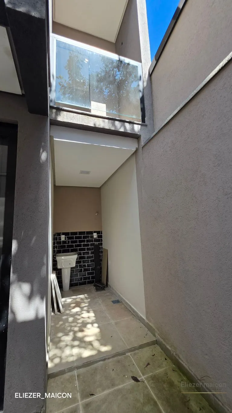 Imagem Sobrado à Venda com 3 quartos no Jardim das Acácias, Poços de Caldas - MG