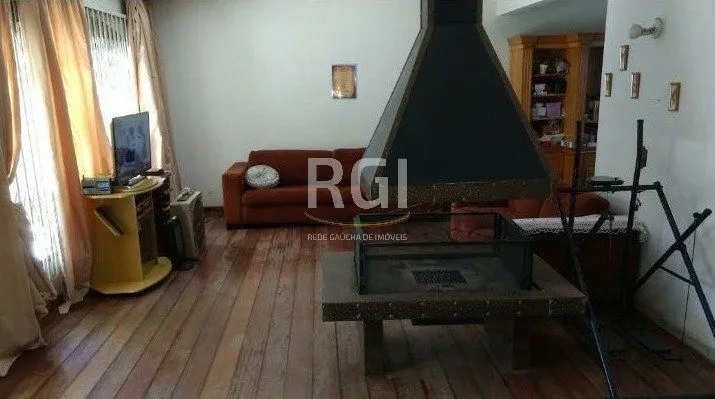 Imagem Casa para Venda - 300m², 4 dormitórios, 4 vagas - Nonoai