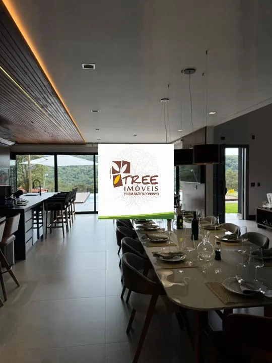 Imagem VENDA DE SOBRADO NO IBIRAPITANGA, EM SANTA ISABEL/SP, 375m² com 4 suítes, cozinha completa, piscina, jacuzzi, área gourmet e 6 vagas. CONSULTE-NOS.