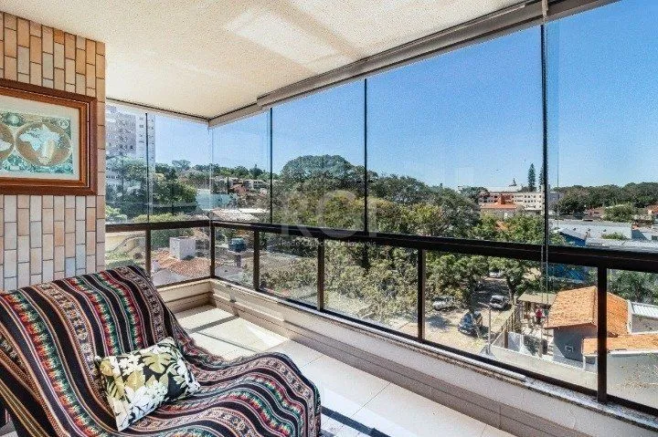 Imagem Cobertura para Venda - 350m², 3 dormitórios, sendo 1 suites, 2 vagas - Teresópolis