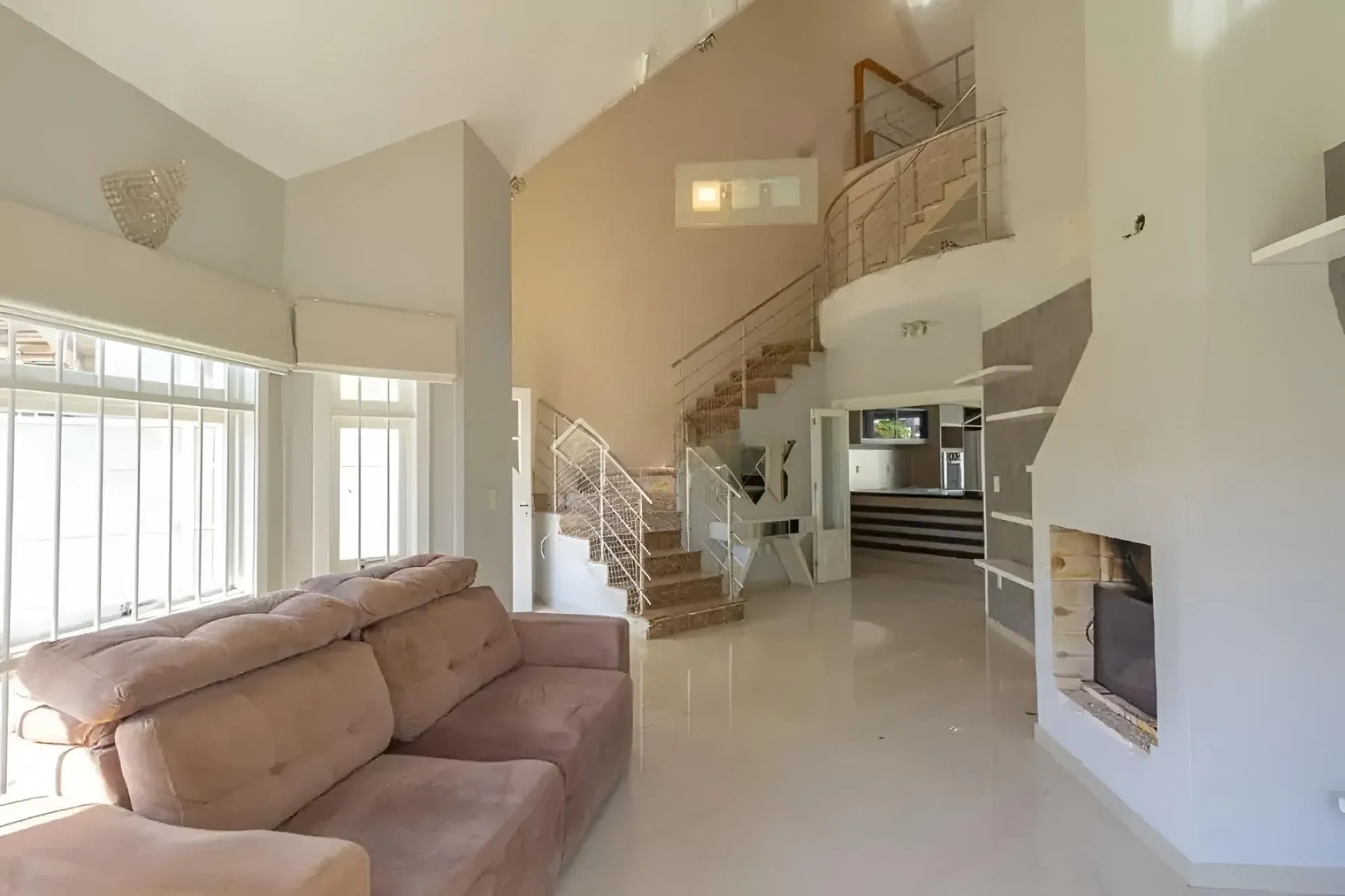 Imagem Casa a venda no bairro Moinhos de vento / Canoas RS com 4 quartos / 1 suite / 2 banheiros / 2 vagas