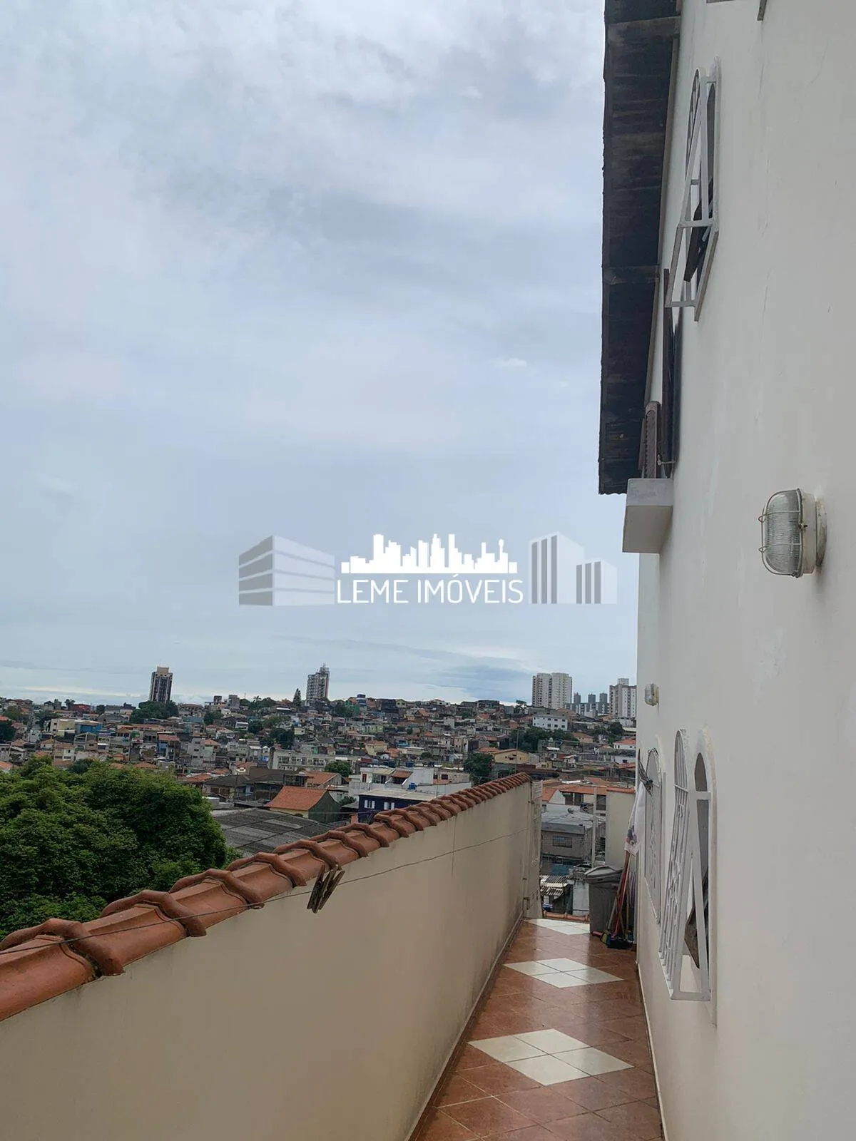 Imagem SOBRADO AMPLO COM DOCUMENTAÇÃO 100%!!! FINANCIE E UTILIZE O FGTS!!!