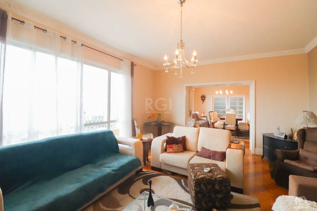 Imagem Apartamento á venda com 3 dormitórios com 1 suíte com sacada + 2 sacadas na sala e living, 233,85M² e 1 vaga de garagem escriturada e coberta, no Bairro Independência em Porto Alegre.