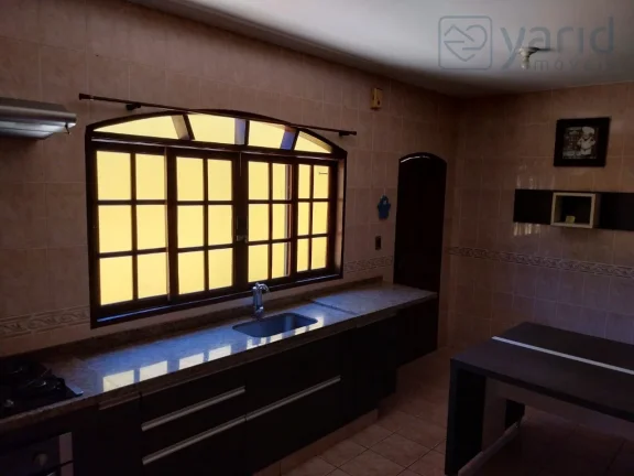 Imagem Imperdível: Casa à venda em Jundiaí-SP, Jardim Tamoio, 3 quartos, 1 suíte, 1 banheiro, 3 vagas, 190m².