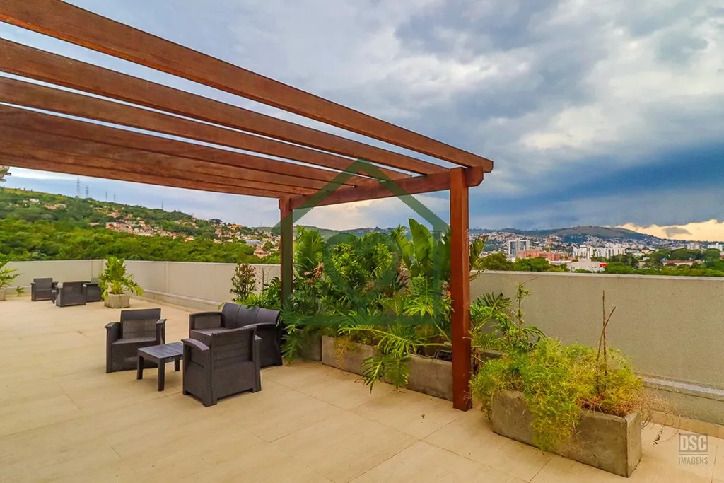 Imagem Este lindo apartamento conta com: 
 2 dormitórios (sendo 1 suíte) 
 55m² bem distribuídos 
 Saca...