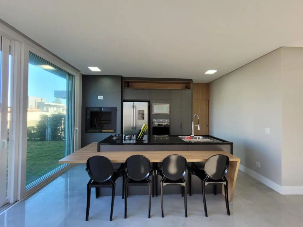 Imagem Casa em Condominio 4 Dormitórios - Bairro --