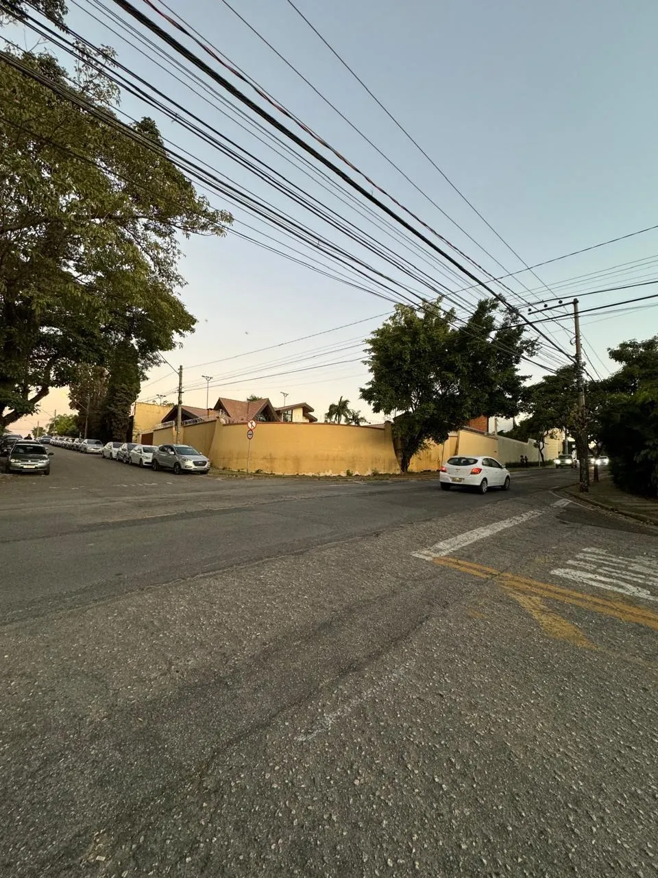 Imagem Casa Comercial para Locação no Jardim América, Sorocaba-SP: 7 Salas, 4 Banheiros, 491m² de Área