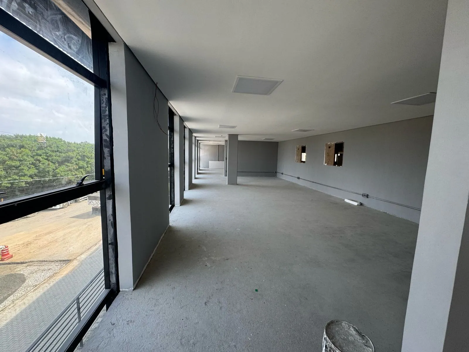 Imagem Amplo Galpão Industrial com Estrutura Completa e Localização Estratégica em Iporanga