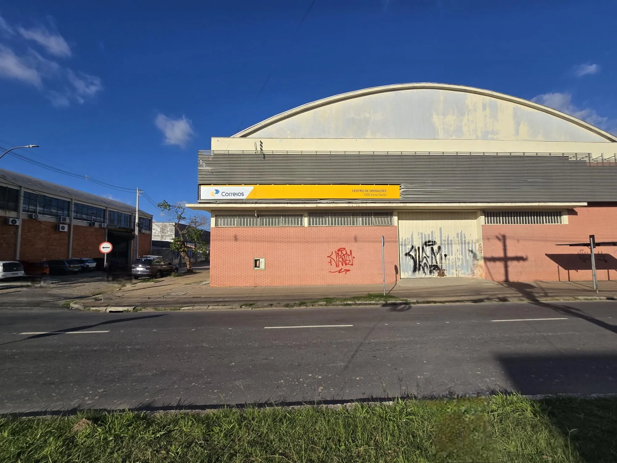 Imagem Galpão Logístico 2.000 m² com Doca e Pé-Direito Alto - Localização Estratégica