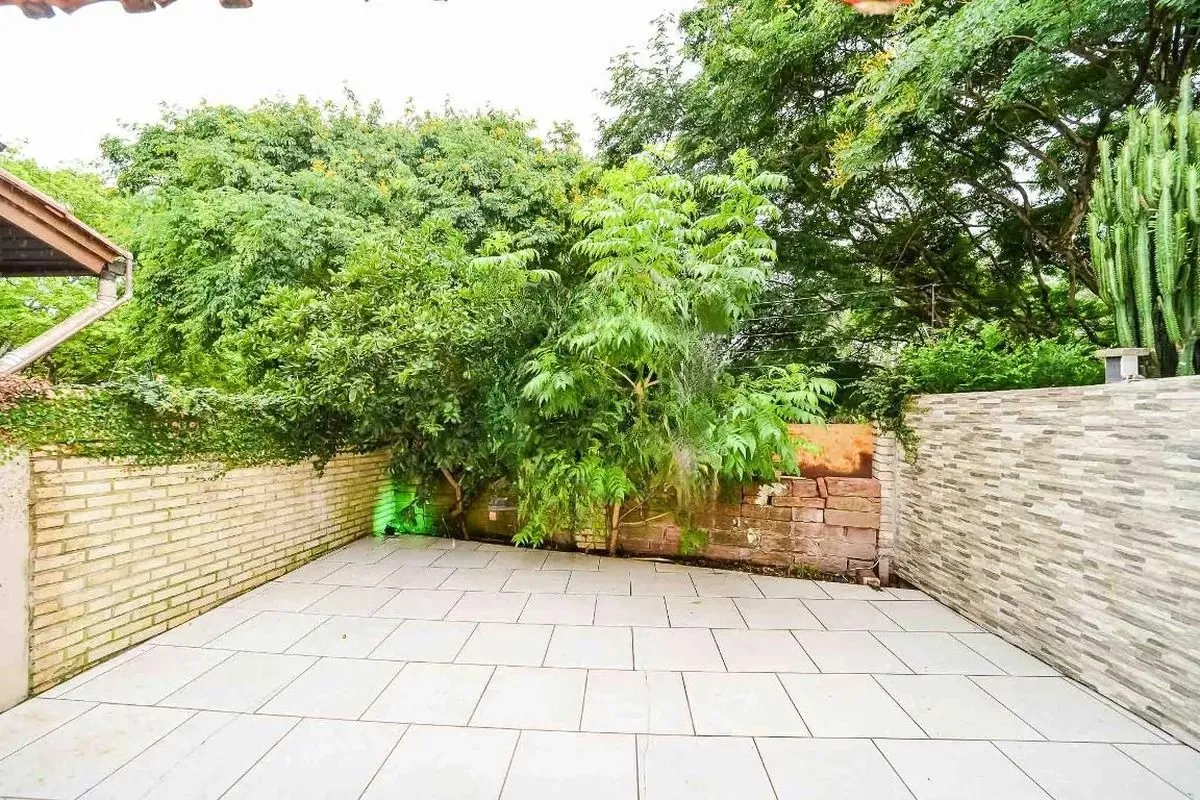 Imagem Casa em Condomínio com 3 Quartos, Piscina, Quintal e 2 Vagas