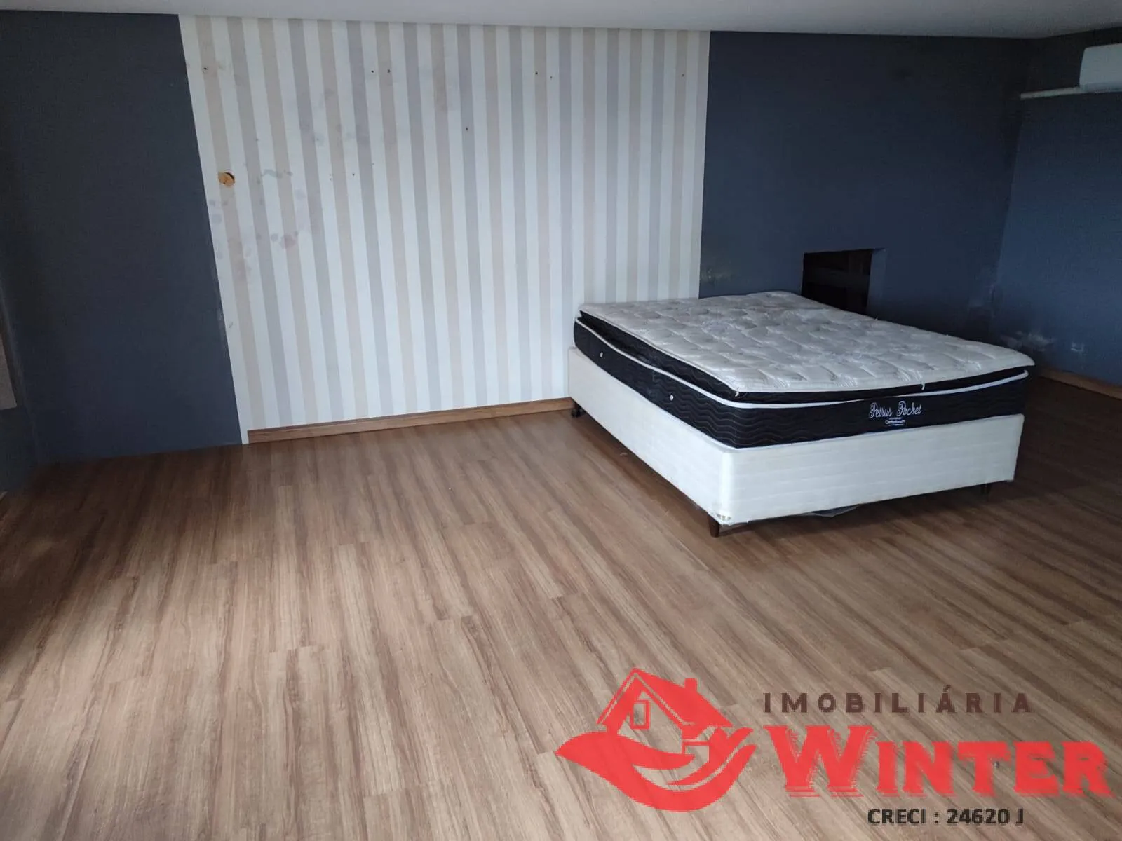 Imagem Apartamento com 3 andares de frente.