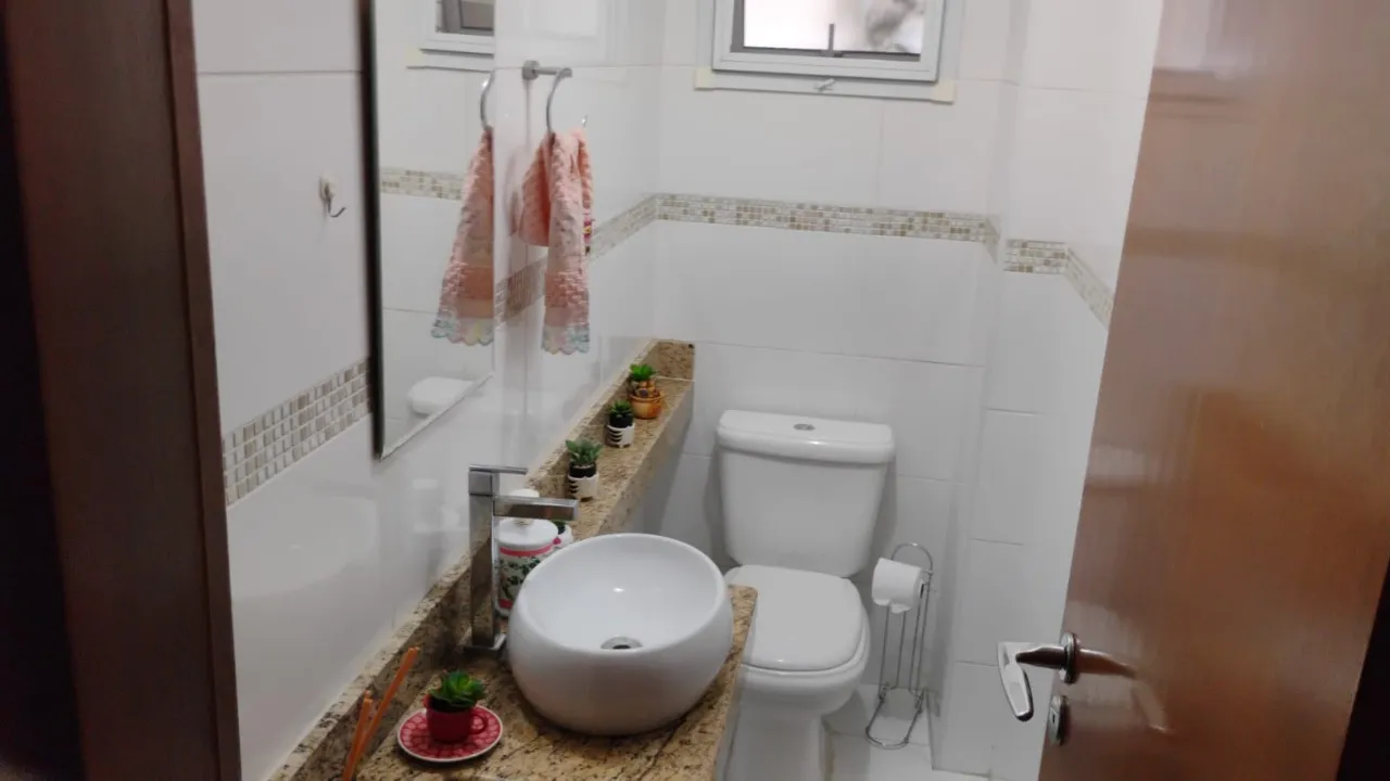 Imagem Apartamento de Luxo no Boqueirão: 2 Quartos, 2 Suítes, 1 Sala, 3 Banheiros, 2 Vagas de Garagem, 90m² de Pura Elegância em Praia Grande-SP!