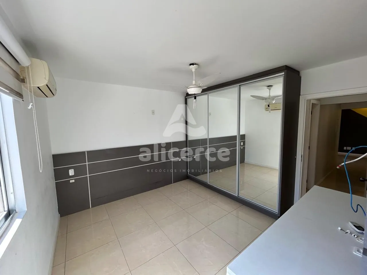 Imagem Apartamento à venda com 3 quartos 1 suíte, 92m² em Carvoeira Florianópolis