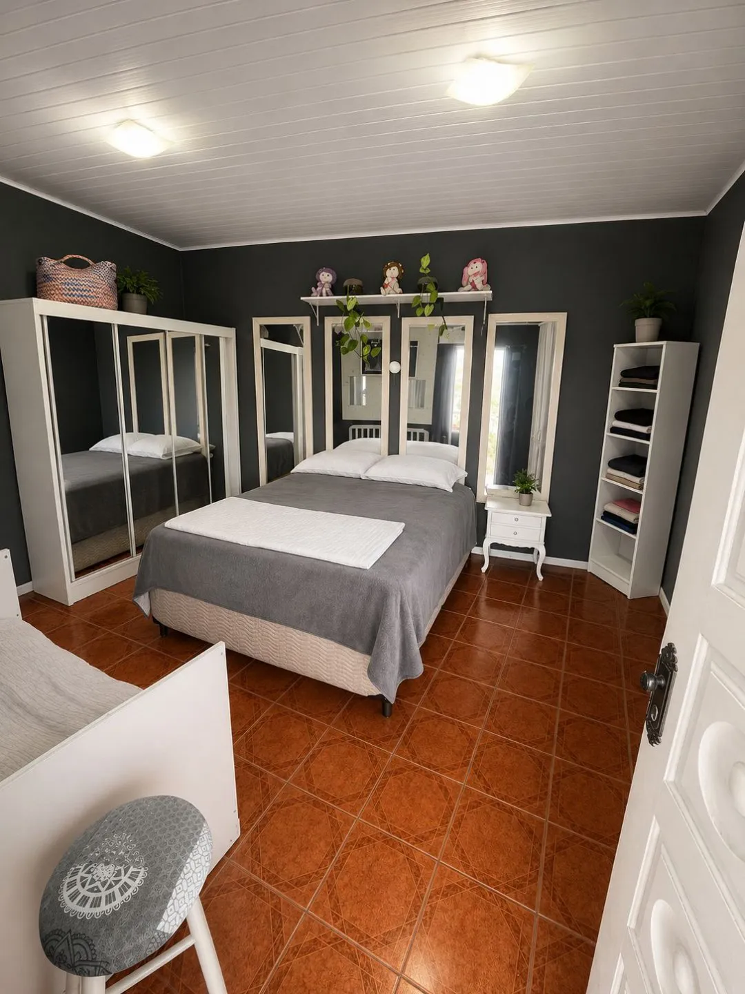 Imagem CASA DE DOIS PISOS À VENDA NA SANTA ISABEL - VIAMÃO