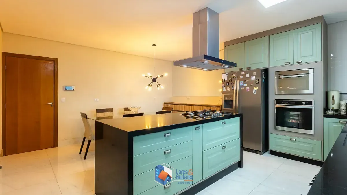Imagem Sobrado para venda e locação em Chácara Inglesa com 3 quartos, sendo 1 suíte, 185m²