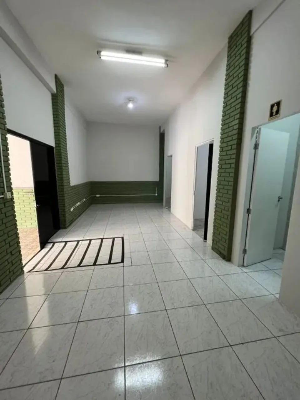 Imagem Salão Comercial à Venda em Sorocaba-SP: 3 Salas, 2 Banheiros, 279m² no Jardim do Sol!