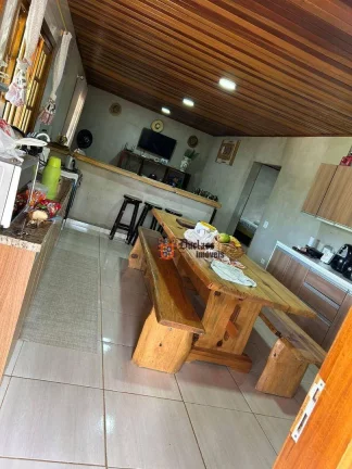 Imagem Chácara com 3 dormitórios à venda, 1013 m² por R$ 650.000,00 - Camanducaia - Camanducaia/MG