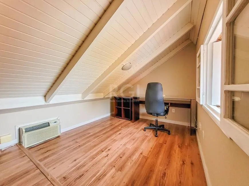 Imagem Apartamento 94m² - semi mobiliado, 2 dormitórios, 1 suíte, terraço e 2 vagas de garagem no Moinhos de Vento