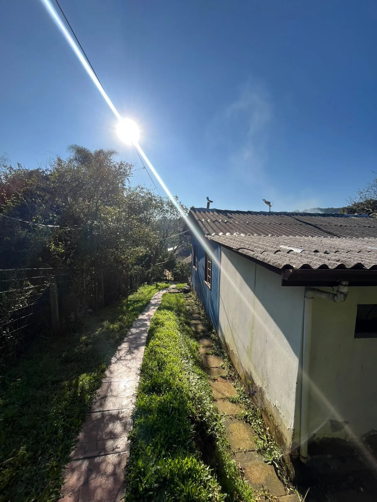 Imagem Terreno Amplo com 3 Casas - Vila Nova, Porto Alegre