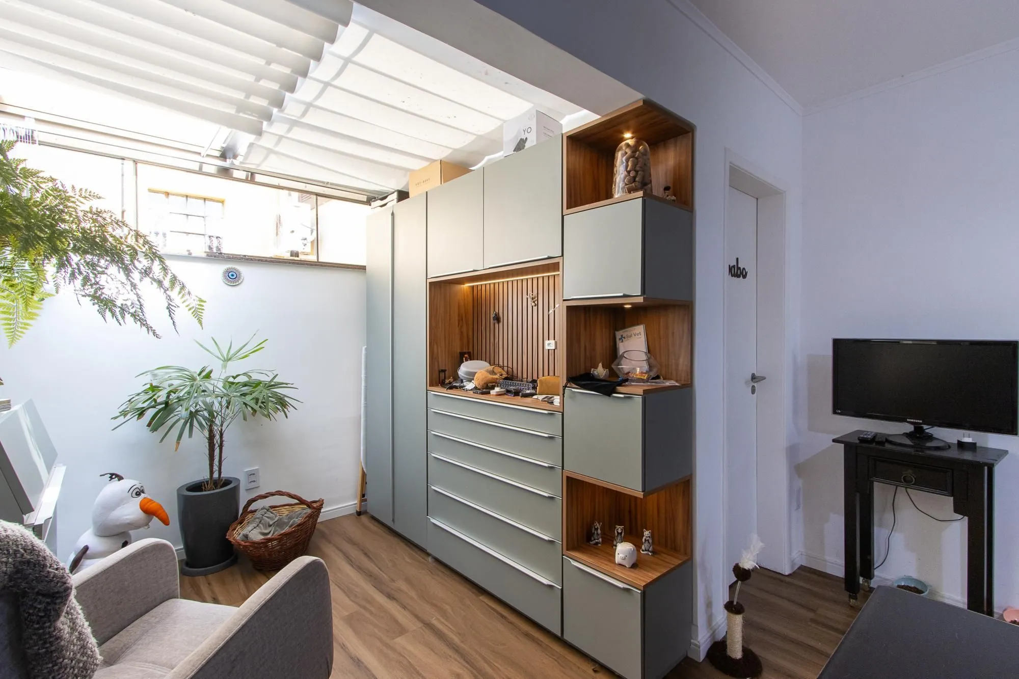 Imagem Linda casa totalmente reformada, 3 quartos (1 suite), 2 vagas cobertas - Bairro Nonoai
