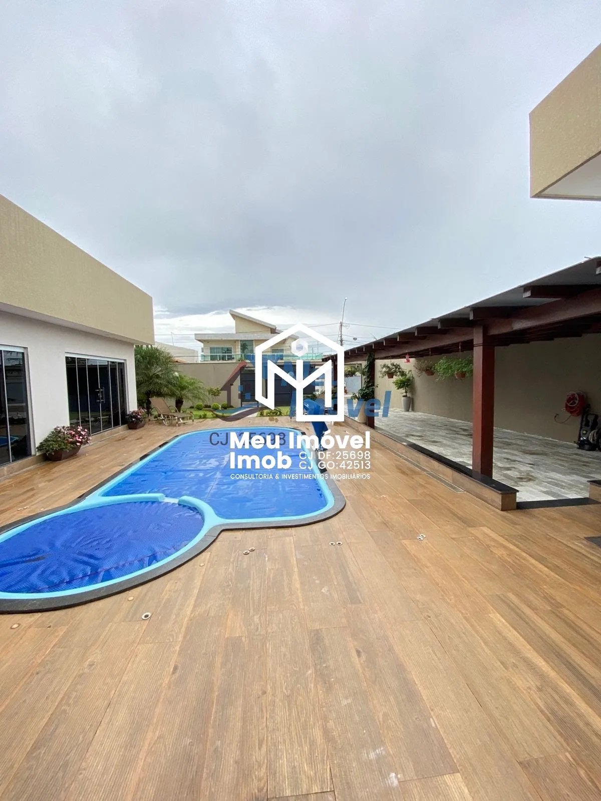 Imagem Casa 3 Quartos 2 Suítes 4 Vagas 800m² Gama/DF