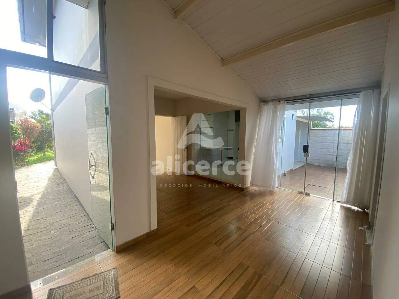 Imagem Casa à venda com 3 quartos 1 suíte, 174m² em Ponte do Imaruim Palhoça