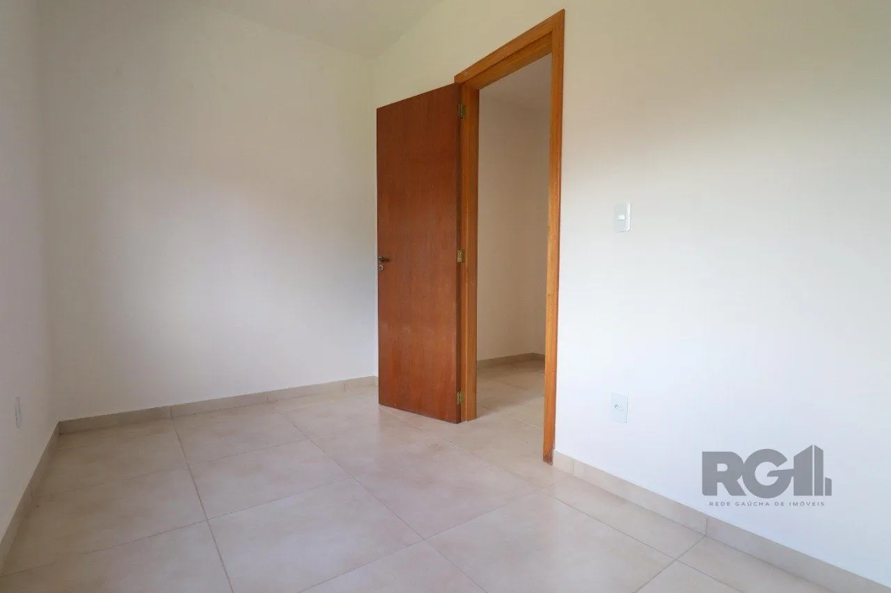 Imagem CASA ESTILO SOBRADO COM 2 QUARTOS E PÁTIO, À VENDA NO BAIRRO VILA NOVA, EM PORTO ALEGRE/RS
