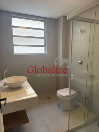 Imagem Apartamento à venda com 68m², quartos, garagem, reformado por R$440.000,00 no Embaré em Santos