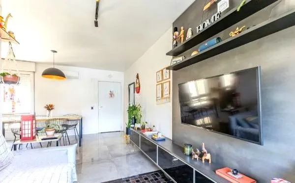 Imagem Apartamento na Cidade Baixa de 1 dormitório e dependência REFORMADO