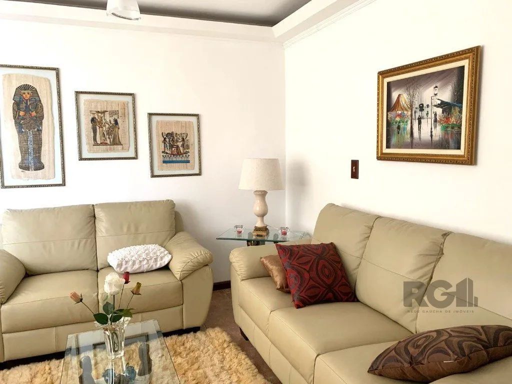 Imagem apartamento de 3 dormitórios , transformado em 2 com fácil reversão, Living para dois ambientes, com sacada fechada.