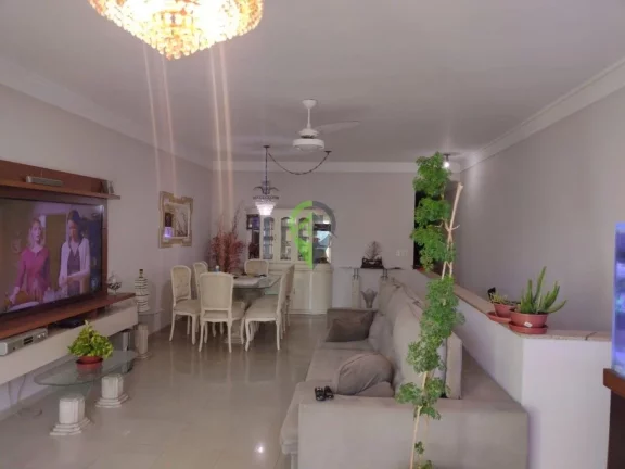 Imagem Casa com 3 quartos, sendo 1 suíte, à venda no Marapé, em Santos - SP