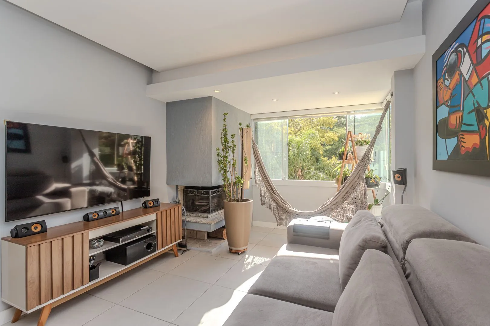 Imagem Apartamento diferenciado no bairro Nonoai de 3 dormitórios 2 vagas e infra