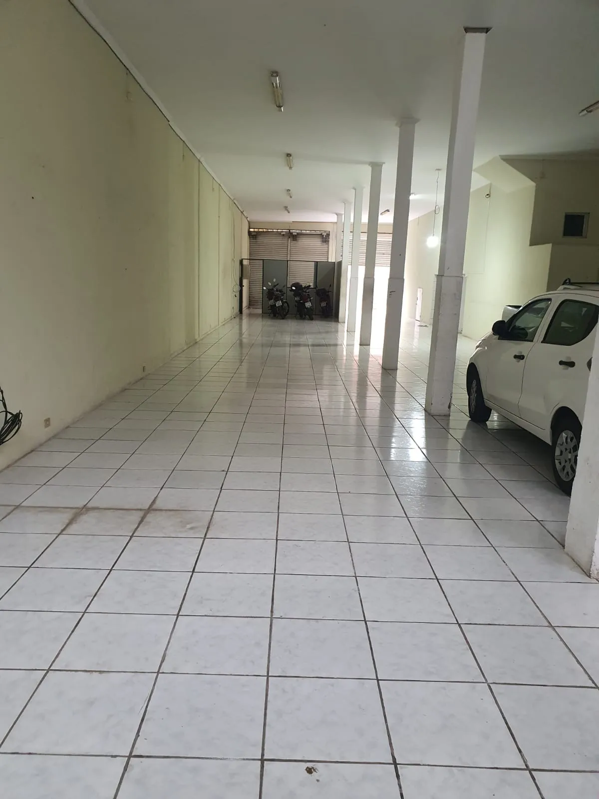 Imagem Oportunidade Única: Adquira Agora Este Espaço Comercial Espaçoso e Encantador no Bairro Jardim Simus!
