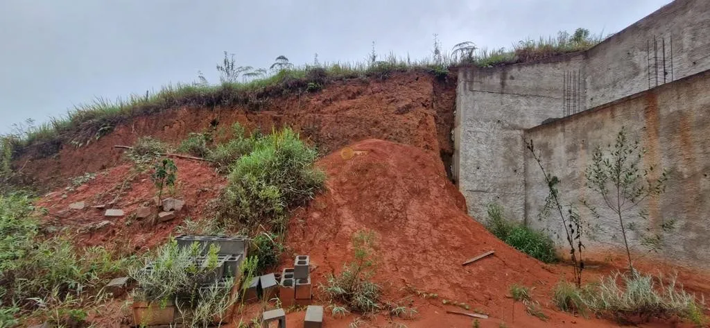Imagem Terreno em Condomínio para Venda em Teresópolis / RJ no bairro Albuquerque