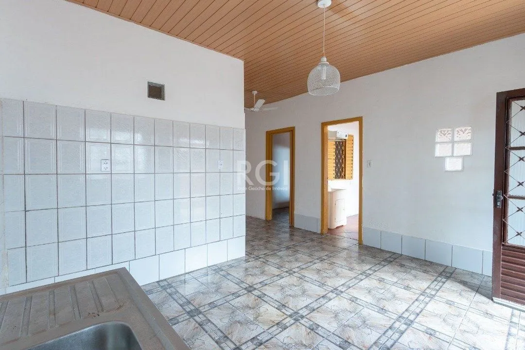 Imagem Casa para Venda - 50m², 2 dormitórios, 1 vaga - Cavalhada