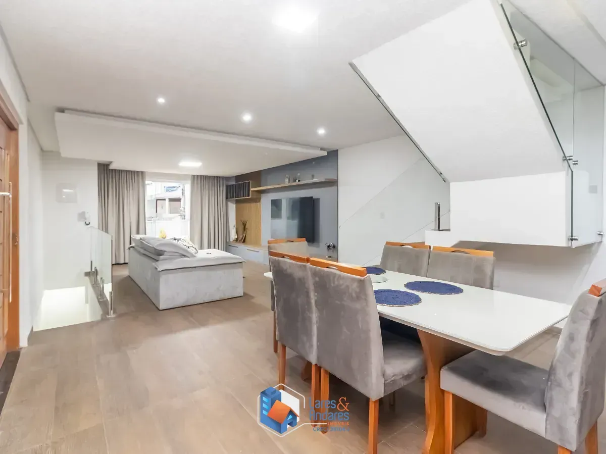 Imagem Sobrado para venda em Vila Guedes com 3 quartos, sendo 3 suítes, 196m²