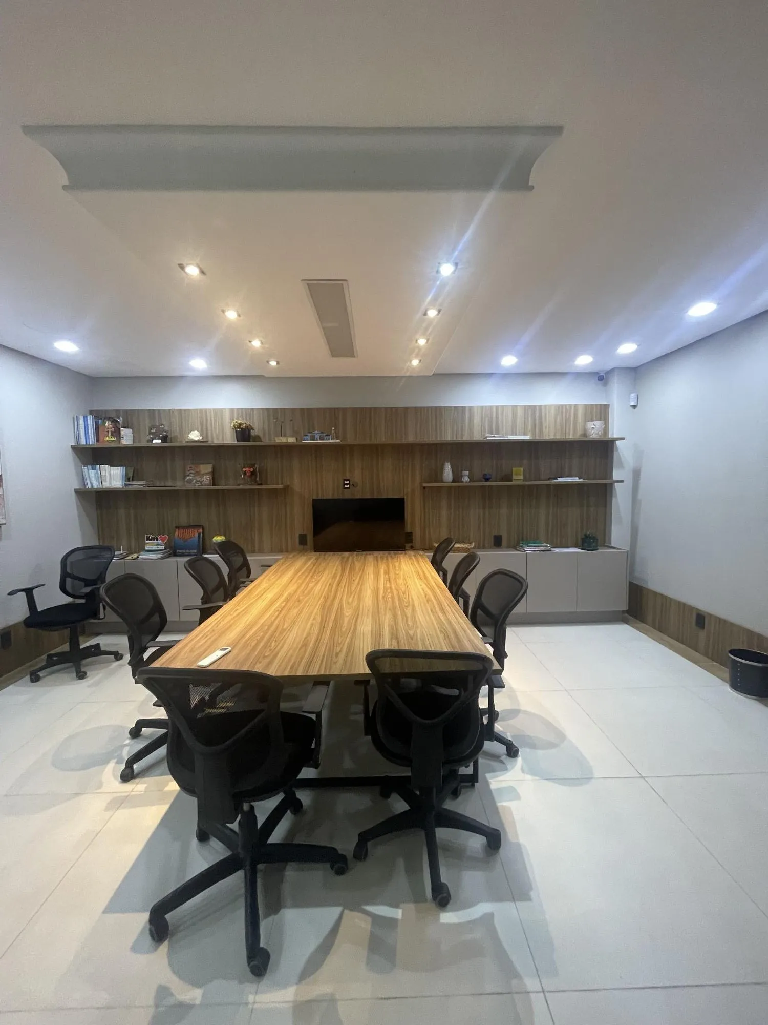 Imagem Ampla sala comercial com vaga de garagem escriturada