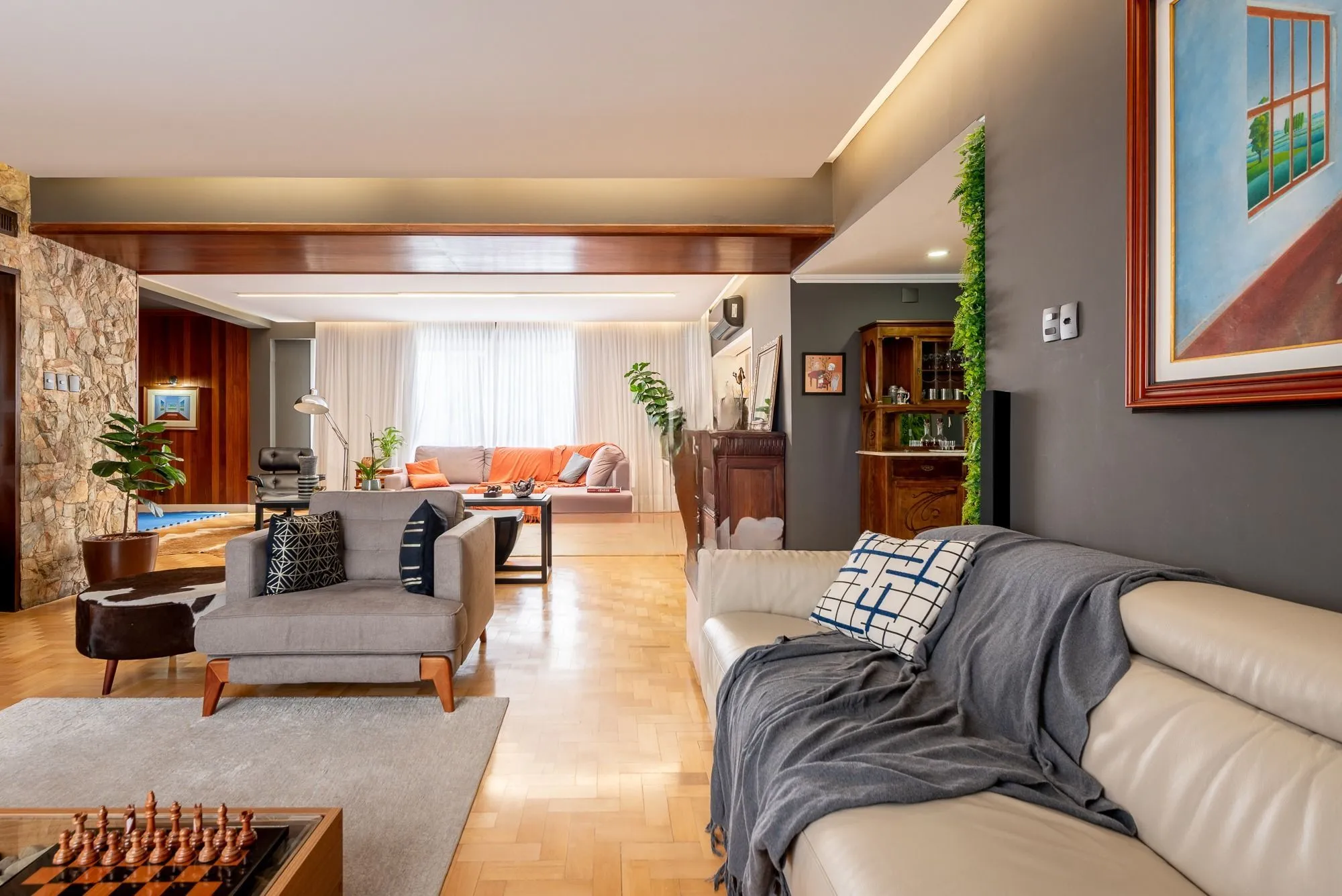 Imagem Apartamento com 295m² e 3 dormitórios, 1 suíte, 2 vagas individuais, no bairro Independência