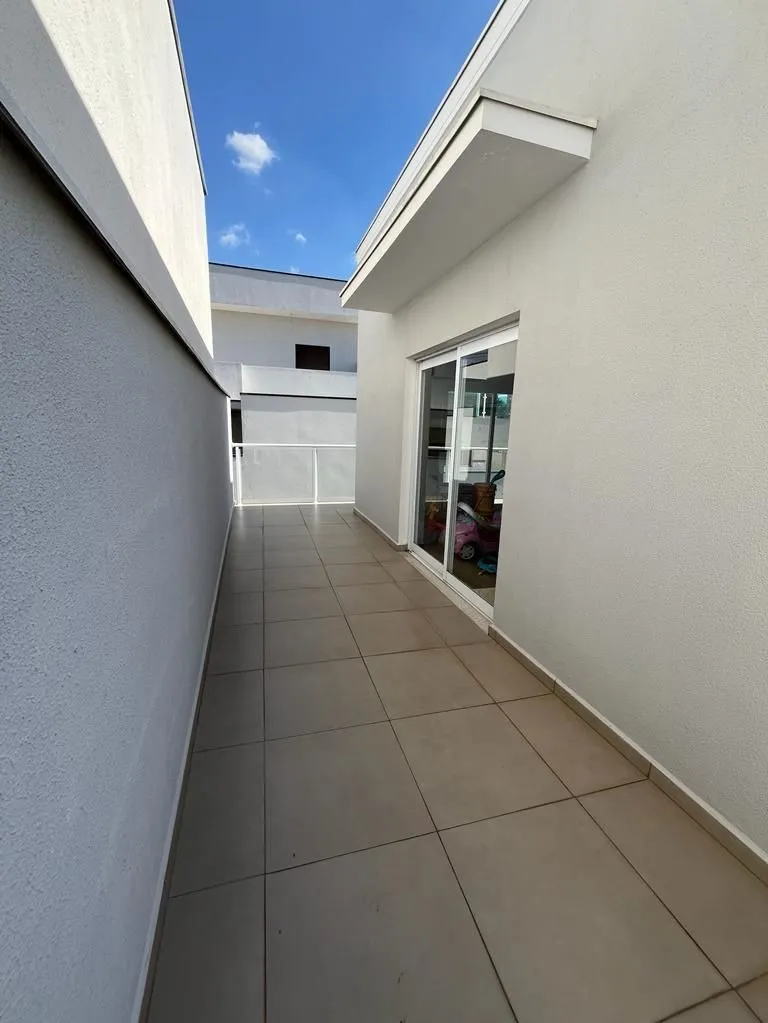 Imagem Residência Exclusiva no Condomínio Horto Florestal 1 com Design Moderno e Aconchegante