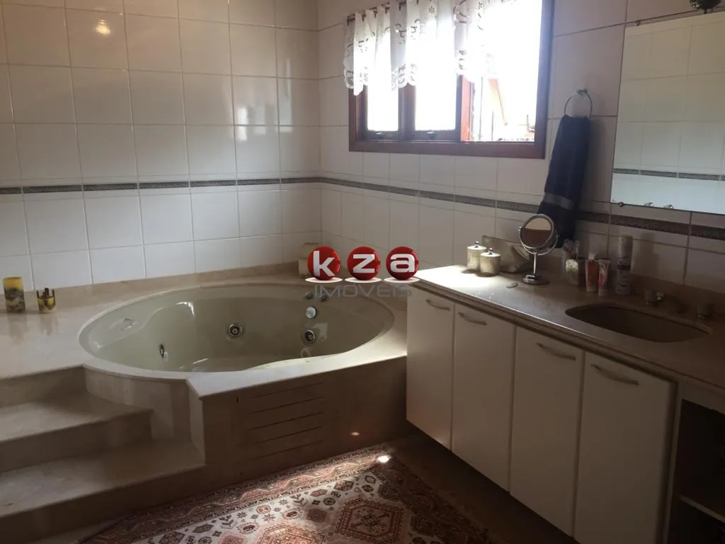 Imagem Casa de luxo em condomínio: 5 quartos, 5 suítes, 4 salas e mais - Venda em Descansópolis, Campos do Jordão-SP