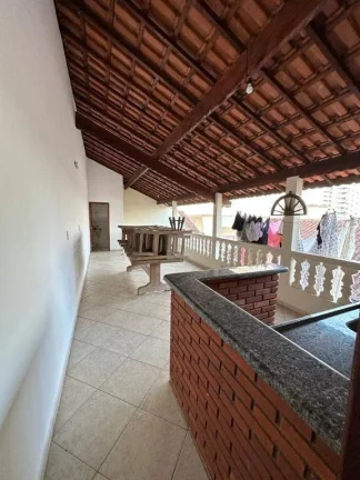 Imagem Sobrado com 3 dormitórios à venda, 147 m² por R$ 650.000 - Tupi - Praia Grande/SP