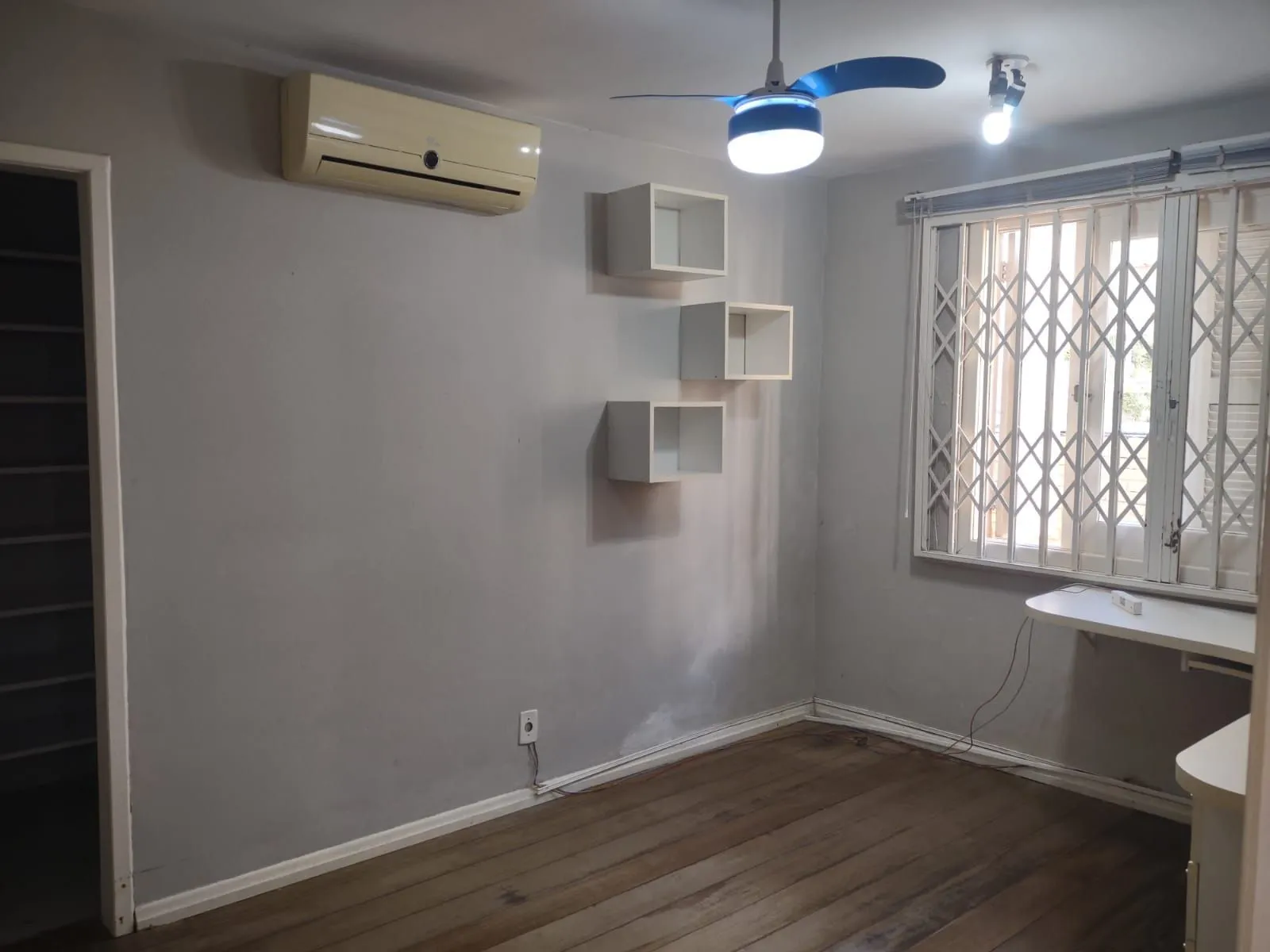 Imagem Casa 3 quantos com suíte, espaço gourmet, na Tristeza.