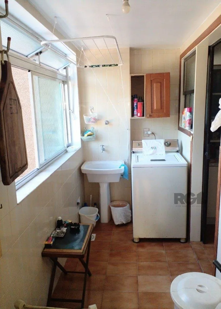 Imagem Apartamento de 2 dormitórios, 2 banheiros e 1 vaga de garagem no Bairro Petrópolis