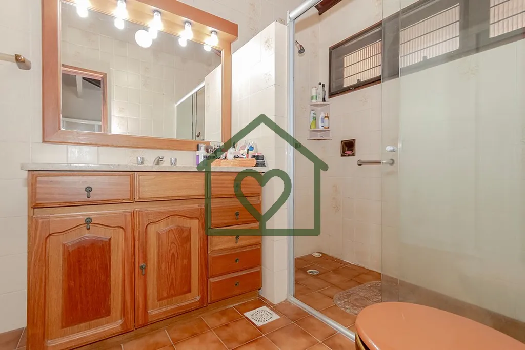 Imagem Descubra a sua nova casa no pacato bairro Jardim Itu Sabará, em Porto Alegre, uma oportunidade incr...