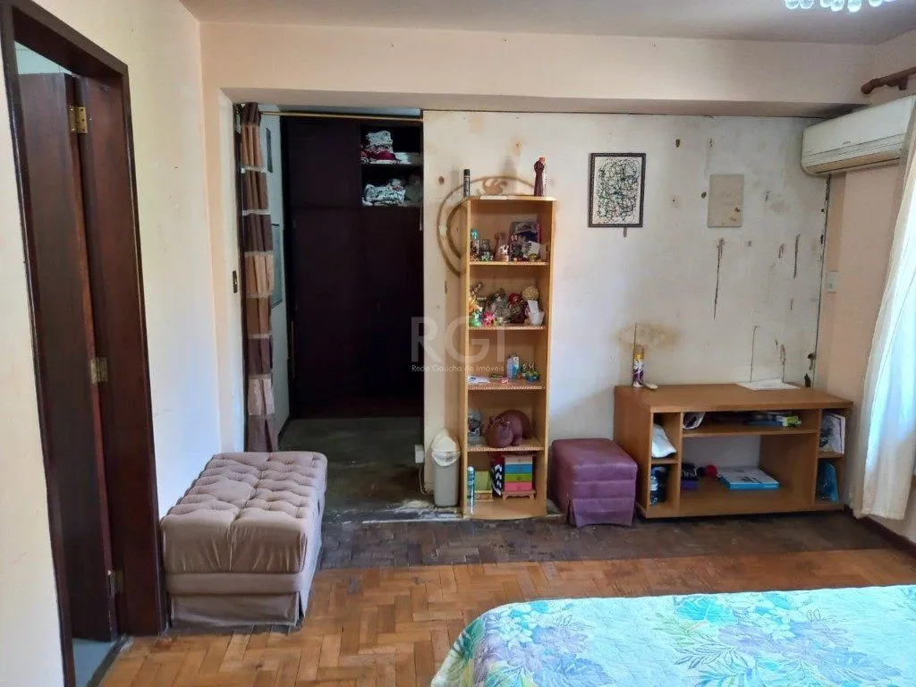 Imagem Casa para Venda de 3 dormitórios 6 vagas no bairro Chácara das Pedras