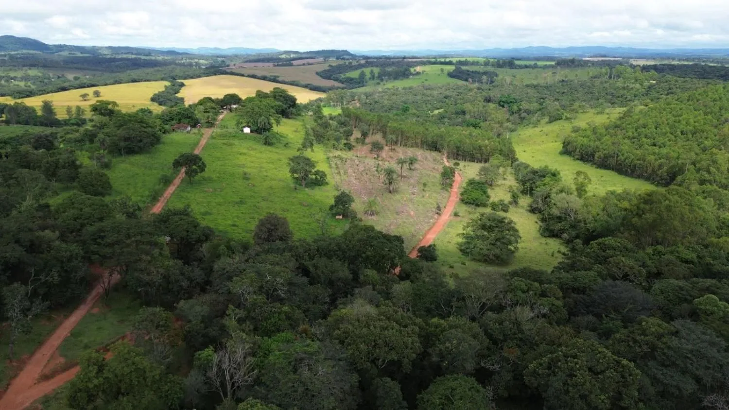 Imagem Terreno à Venda em Carmo da Mata / Cláudio: 27 Hectares com Estrutura Completa de Lazer