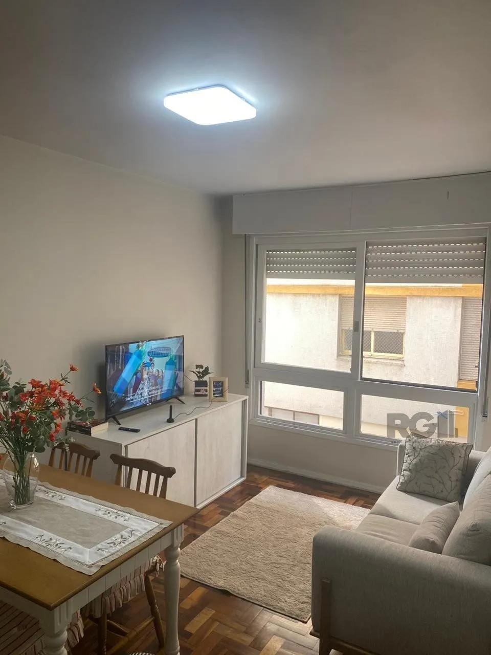 Imagem Vende-se apartamento impecável de 2 dormitórios