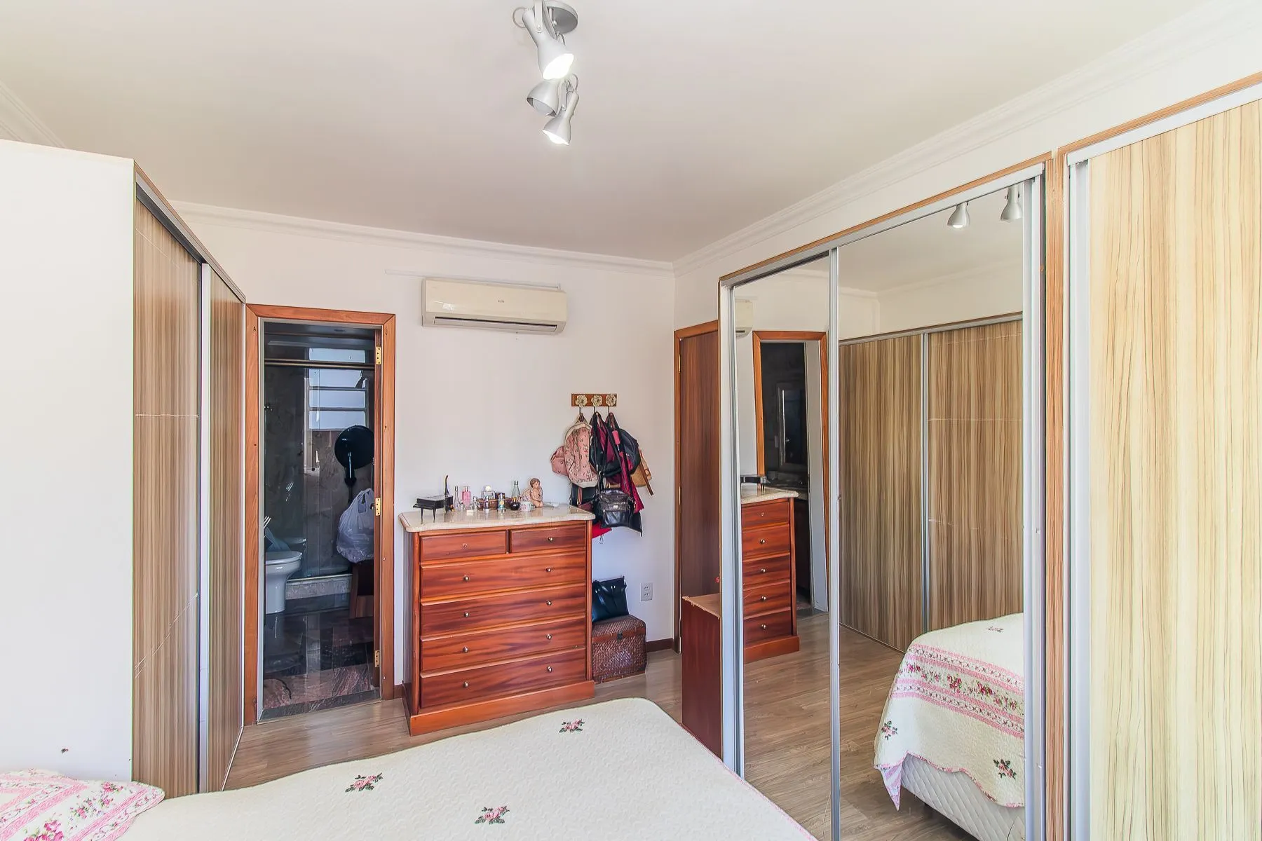 Imagem Apartamento para Venda - 103m², 3 dormitórios, sendo 1 suites, 1 vaga - Centro