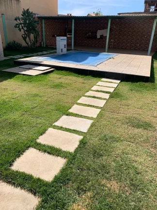 Imagem Casa linear a venda na quadra do mar em Santa Mônica com 5 quartos sendo 1 suite e 3 banheiros, garagem pra dois carro,