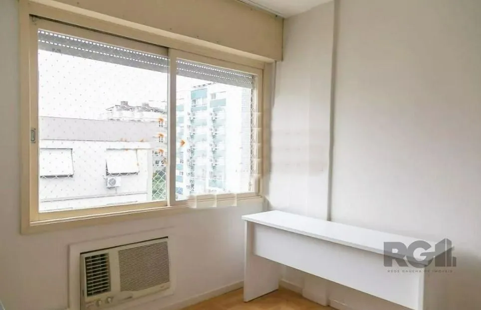 Imagem APARTAMENTO 3 DORMITÓRIOS COM GARAGEM NO BAIRRO FARROUPILHA EM PORTO ALEGRE